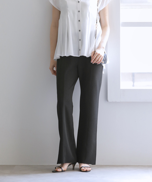 La TOTALITE(ラトータリテ)の「【洗える】CHIGNON/シニヨン ソフトリブフレアパンツ(その他パンツ・レディース・ベージュ/ブラック・38/36)」の6枚目の写真