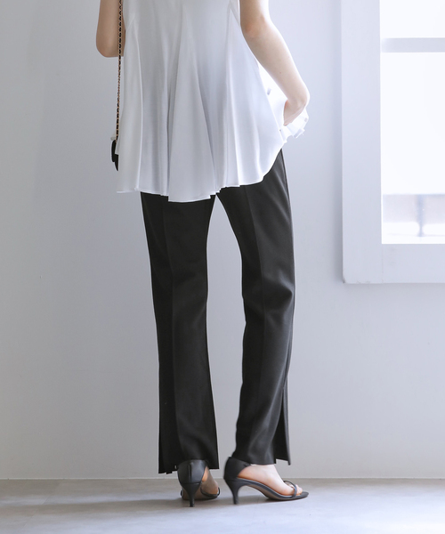 La TOTALITE(ラトータリテ)の「【洗える】CHIGNON/シニヨン ソフトリブフレアパンツ(その他パンツ・レディース・ベージュ/ブラック・38/36)」の8枚目の写真