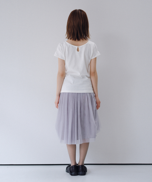 OHESHIO(オヘシオ)の「BACK BUTTON SHIRRING T-SHIRT, IVORY(Tシャツ/カットソー・レディース・その他・FREE)」の3枚目の写真