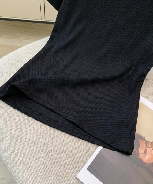 LUCPY(ラクピー)の「フロントボタンリブプルオーバー(その他トップス・レディース・ブラック/グレー・LARGE/MEDIUM/SMALL/X-LARGE)」の4枚目の写真