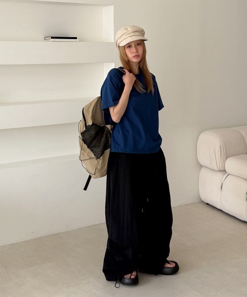 4INT.（フォイント）の「【UNISEX】ナイロン バンディング ドロスト ツータック ワイド バルーン パンツ（その他パンツ・レディース・ブラック/チャコール・FREE）」の5枚目の写真