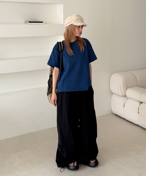 4INT.（フォイント）の「【UNISEX】ナイロン バンディング ドロスト ツータック ワイド バルーン パンツ（その他パンツ・レディース・ブラック/チャコール・FREE）」の8枚目の写真