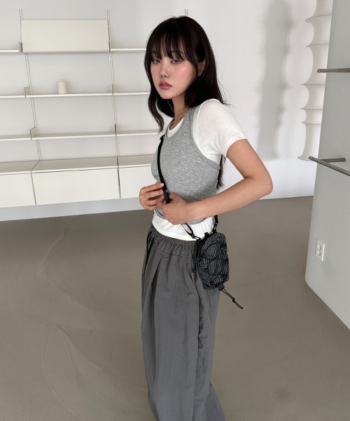 4INT.（フォイント）の「【UNISEX】ナイロン バンディング ドロスト ツータック ワイド バルーン パンツ（その他パンツ・レディース・ブラック/チャコール・FREE）」の18枚目の写真