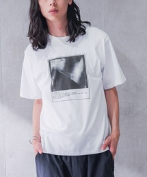 osharewalker（オシャレウォーカー）の「グラフィックプリントコンパクト半袖Tシャツ（Tシャツ/カットソー）」
