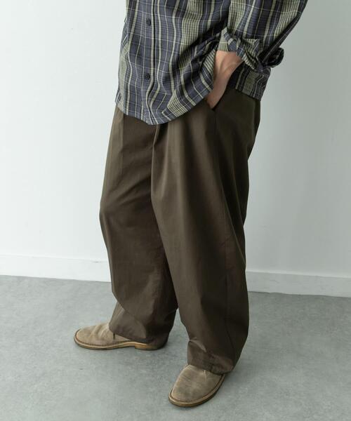 URBAN RESEARCH Sonny Label(アーバンリサーチサニーレーベル)の「タイプライターイージーワイドパンツ(チノパンツ・メンズ・カーキ/オフホワイト/ブラック・LARGE/MEDIUM)」の3枚目の写真