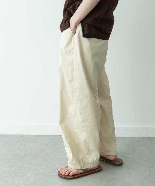 URBAN RESEARCH Sonny Label(アーバンリサーチサニーレーベル)の「タイプライターイージーワイドパンツ(チノパンツ・メンズ・カーキ/オフホワイト/ブラック・LARGE/MEDIUM)」の16枚目の写真