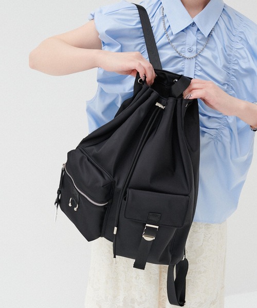 ELLEgirl(エルガール)の「《撥水》ピアス付きアウトポケットナップサック(バックパック/リュック・レディース・ブラック/カーキ・FREE)」の6枚目の写真