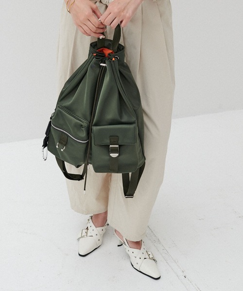 ELLEgirl(エルガール)の「《撥水》ピアス付きアウトポケットナップサック(バックパック/リュック・レディース・ブラック/カーキ・FREE)」の12枚目の写真
