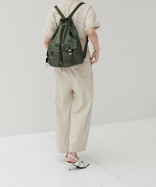 ELLEgirl(エルガール)の「《撥水》ピアス付きアウトポケットナップサック(バックパック/リュック・レディース・ブラック/カーキ・FREE)」の14枚目の写真
