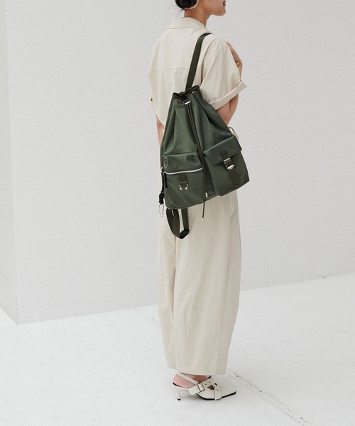 ELLEgirl(エルガール)の「《撥水》ピアス付きアウトポケットナップサック(バックパック/リュック・レディース・ブラック/カーキ・FREE)」の13枚目の写真