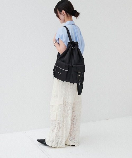 ELLEgirl(エルガール)の「《撥水》ピアス付きアウトポケットナップサック(バックパック/リュック・レディース・ブラック/カーキ・FREE)」の10枚目の写真