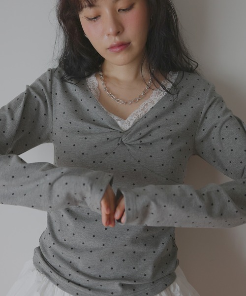 Mili affinity(ミリアフィニティー)の「Vネックレース付きフロントデザイントップス(Tシャツ/カットソー・レディース・杢グレー/オフホワイト/ブラック・FREE)」の3枚目の写真