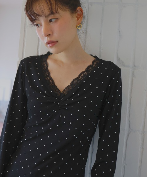 Mili affinity(ミリアフィニティー)の「Vネックレース付きフロントデザイントップス(Tシャツ/カットソー・レディース・杢グレー/オフホワイト/ブラック・FREE)」の2枚目の写真