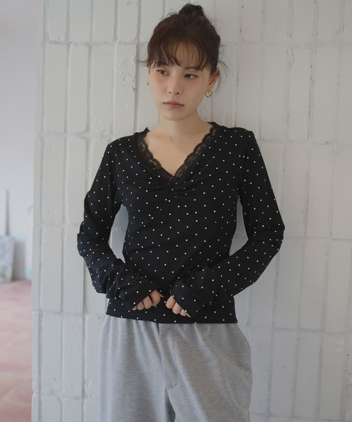 Mili affinity(ミリアフィニティー)の「Vネックレース付きフロントデザイントップス(Tシャツ/カットソー・レディース・杢グレー/オフホワイト/ブラック・FREE)」の10枚目の写真