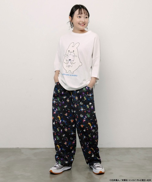 ScoLar(スカラー)の「462021:クレヨンしんちゃん×ScoLar 花宇宙の総柄パンツ(デニムパンツ・レディース・ブルー/ブラック・M)」の3枚目の写真