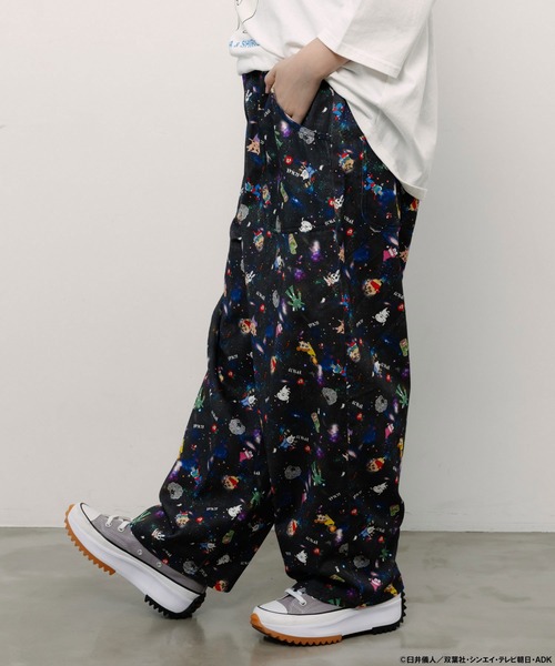 ScoLar(スカラー)の「462021:クレヨンしんちゃん×ScoLar 花宇宙の総柄パンツ(デニムパンツ・レディース・ブルー/ブラック・M)」の6枚目の写真