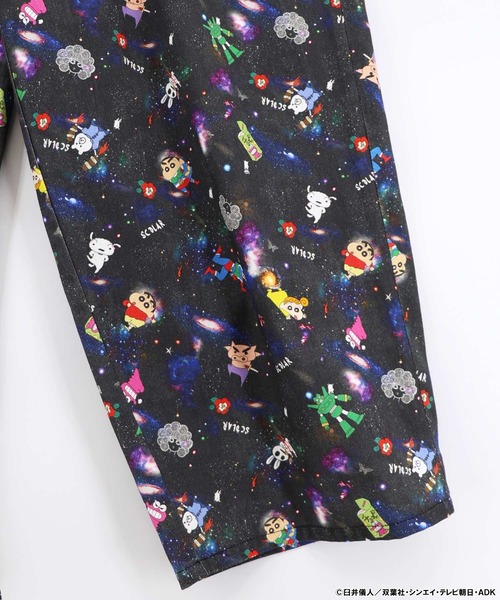 ScoLar(スカラー)の「462021:クレヨンしんちゃん×ScoLar 花宇宙の総柄パンツ(デニムパンツ・レディース・ブルー/ブラック・M)」の15枚目の写真