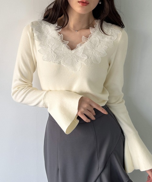 junoah(ジュノア)の「レース襟付きフレアスリーブニットトップス(ニット/セーター・レディース・アイボリー/ブラック/ライトブルー・MEDIUM/LARGE)」の7枚目の写真
