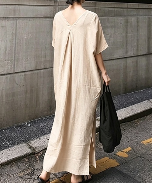 gossip!ロサンゼルス(ゴシップロサンゼルス)の「Iライン スリット入りワンピース(ワンピース・レディース・ブラウン/グリーン/ベージュ/ブラック・L/XL/S/M)」の3枚目の写真