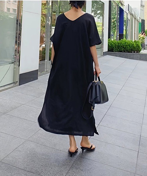 gossip!ロサンゼルス(ゴシップロサンゼルス)の「Iライン スリット入りワンピース(ワンピース・レディース・ブラウン/グリーン/ベージュ/ブラック・L/XL/S/M)」の1枚目の写真