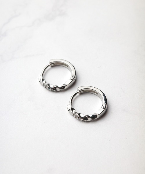 ANARKH(アナンケ)の「【RES】【ANARKH(アナンケ)】ステンレス ツイストデザイン フープピアス(ピアス(両耳用)・レディース・ゴールド/シルバー・FREE)」の1枚目の写真