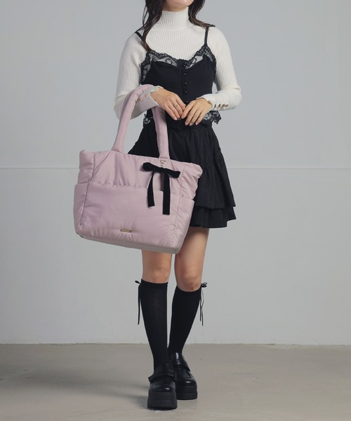 ALTROSE（アルトローズ）の「【A4・500mlペットボトル対応】トート パフ リボンチャーム キャリーオンベルト（トートバッグ・レディース・ピンク/グレー/ブラック・FREE）」の17枚目の写真