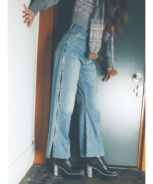 EVRIS(エヴリス)の「サイドビジューワイドデニムパンツ(デニムパンツ・レディース・インディゴブルー/ブラック・SMALL/MEDIUM)」の5枚目の写真