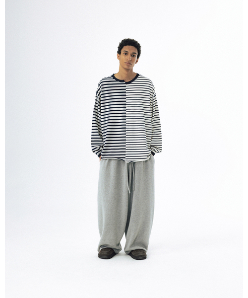 ANGLAN(アングラン)の「Unbalanced Stripe Long Sleeve - Navy(Tシャツ/カットソー・メンズ・その他・ONE SIZE)」の3枚目の写真