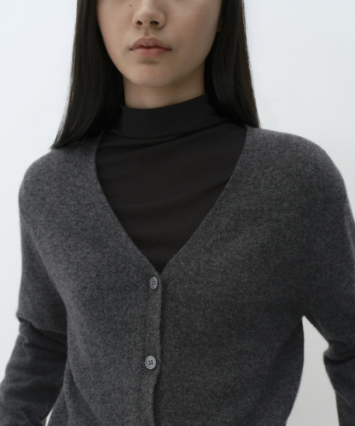 MUSINSA STANDARD WOMAN（ムシンサスタンダードウーマン）の「[ビクトリアウール] レディース Vネックカーディガン [ミディアムグレー]（カーディガン/ボレロ・レディース・その他・X-SMALL/SMALL/MEDIUM/LARGE）」の4枚目の写真