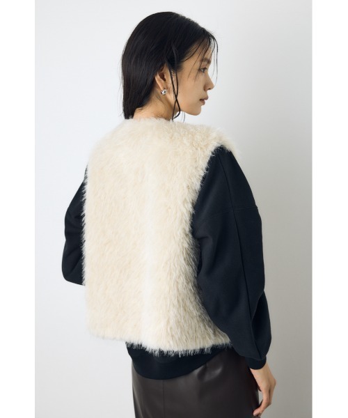 AZUL by moussy(アズールバイマウジー)の「フェイクファーベスト 秋服 冬服 無地 アニマル柄 ヒョウ柄 豹柄(ベスト・レディース・ベージュ系その他/グレー/ベージュ/アイボリー・FREE)」の8枚目の写真