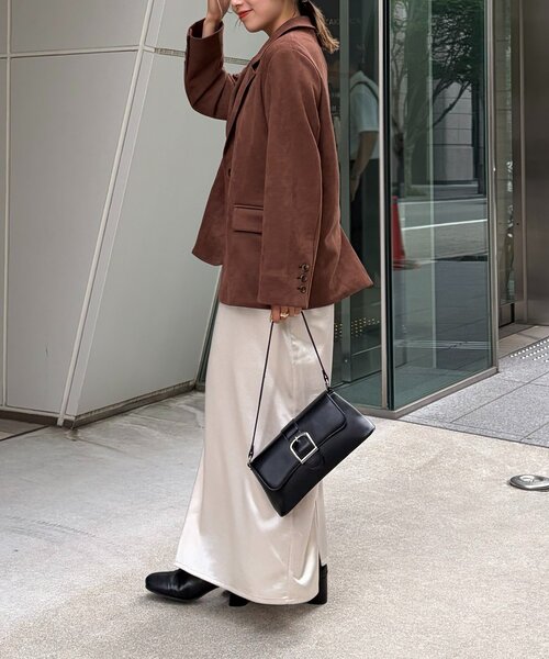 Thevon(ゼボン)の「サテンセミフレアスカート(スカート・レディース・アイボリー/ブラック・M/S)」の8枚目の写真
