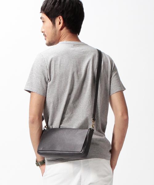 BEAMS(ビームス)の「BEAMS / レザーサコッシュ(ボディバッグ/ウエストポーチ・メンズ・ブラック/カーキ/ネイビー・ONE SIZE)」の6枚目の写真