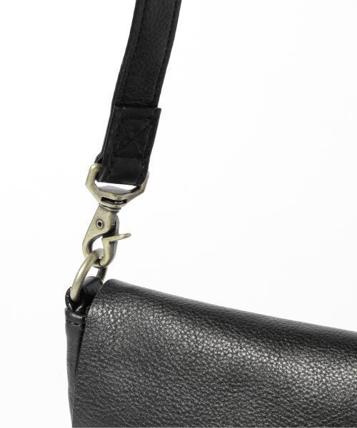 BEAMS(ビームス)の「BEAMS / レザーサコッシュ(ボディバッグ/ウエストポーチ・メンズ・ブラック/カーキ/ネイビー・ONE SIZE)」の18枚目の写真