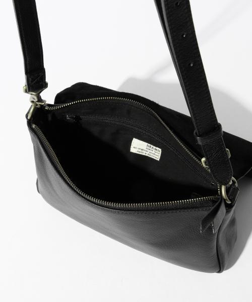 BEAMS(ビームス)の「BEAMS / レザーサコッシュ(ボディバッグ/ウエストポーチ・メンズ・ブラック/カーキ/ネイビー・ONE SIZE)」の19枚目の写真