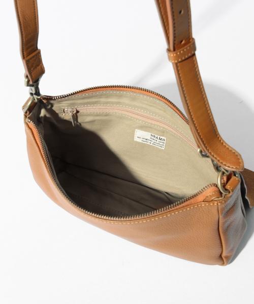 BEAMS(ビームス)の「BEAMS / レザーサコッシュ(ボディバッグ/ウエストポーチ・メンズ・ブラック/カーキ/ネイビー・ONE SIZE)」の16枚目の写真
