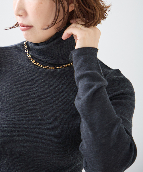 journal standard L'essage(ジャーナルスタンダードレサージュ)の「丸胴ハイネックプルオーバー(Tシャツ/カットソー・レディース・チャコールグレー/アイボリー/サックスブルー・FREE)」の10枚目の写真