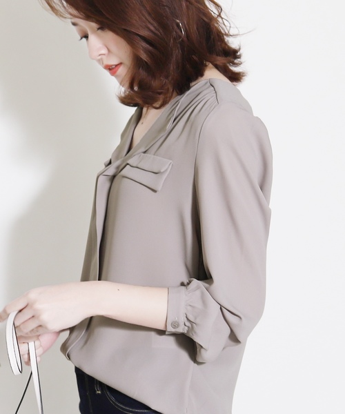 reca（レカ）の「【reca大人気アイテム】"高品質"ポケットデザインシフォンブラウス（シャツ/ブラウス・レディース・ネイビー/オフホワイト/グレー/ブラック/カーキ/グリーン系その他/ベージュ/グレー系その他/ブルー系その他/シルバーグレー/キャメル/ピンクベージュ/レッド系その他/マスタード/グリーン系その他2・FREE）」の4枚目の写真