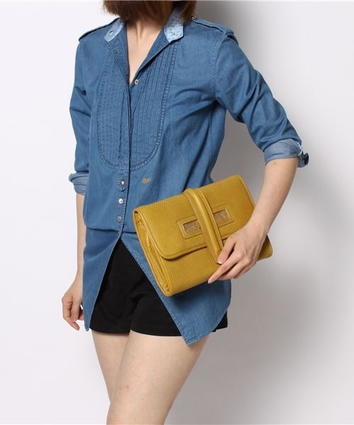 FIGARO Paris（フィガロパリ）の「CLIO GOLDBRENNER メタルメッシュクラッチ（ショルダーバッグ・レディース・イエロー/ブラウン・FREE）」の2枚目の写真