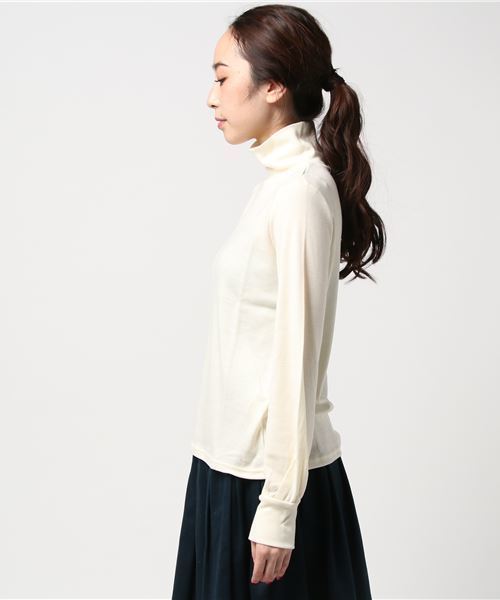 RIVE DROITE（リヴドロワ）の「WOスムースタートルネックカットソー（Tシャツ/カットソー・レディース・ブラック/オフホワイト/ライトベージュ・FREE）」の4枚目の写真