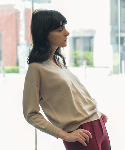 STUDIOUS(ステュディオス)の「STUDIOUS ウォッシャブル ホールガーメント Vネックニット(ニット/セーター・レディース・オフホワイト/ベージュ/ネイビー/ラベンダー/イエロー・FREE)」の3枚目の写真