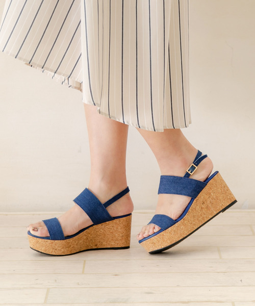 Newlyme(ニューリーミー)の「厚底フッドベッドコンビネーションベルトサンダル(サンダル・レディース・ホワイト系その他2/ブルー系その他/ブラック系その他/ブラック系その他3/シルバー系その他/ゴールド系その他/ベージュ系その他/イエロー系その他/レッド系その他/ブラック系その他2/ホワイト系その他/ホワイト系その他3/ブラウン系その他/シルバー系その他2/ホワイト/グレイッシュベージュ/ブラック/ホワイト系その他4/ブラック系その他5/ブラック系その他4/ブラック×ホワイト/クリアブラック/パープル/ベージュ/グレー・24㎝/25㎝/23.5㎝/22.5㎝/24.5㎝/25.5cm/26cm/23㎝/22cm/25cm/23.5cm/22.5cm/24.5cm/24cm/23cm)」の19枚目の写真