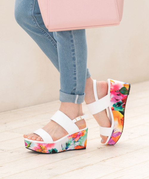 Newlyme(ニューリーミー)の「厚底フッドベッドコンビネーションベルトサンダル(サンダル・レディース・ホワイト系その他2/ブルー系その他/ブラック系その他/ブラック系その他3/シルバー系その他/ゴールド系その他/ベージュ系その他/イエロー系その他/レッド系その他/ブラック系その他2/ホワイト系その他/ホワイト系その他3/ブラウン系その他/シルバー系その他2/ホワイト/グレイッシュベージュ/ブラック/ホワイト系その他4/ブラック系その他5/ブラック系その他4/ブラック×ホワイト/クリアブラック/パープル/ベージュ/グレー・24㎝/25㎝/23.5㎝/22.5㎝/24.5㎝/25.5cm/26cm/23㎝/22cm/25cm/23.5cm/22.5cm/24.5cm/24cm/23cm)」の3枚目の写真