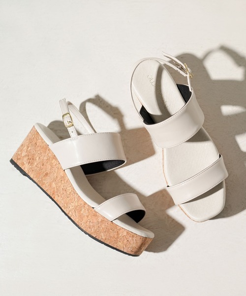 Newlyme(ニューリーミー)の「厚底フッドベッドコンビネーションベルトサンダル(サンダル・レディース・ホワイト系その他2/ブルー系その他/ブラック系その他/ブラック系その他3/シルバー系その他/ゴールド系その他/ベージュ系その他/イエロー系その他/レッド系その他/ブラック系その他2/ホワイト系その他/ホワイト系その他3/ブラウン系その他/シルバー系その他2/ホワイト/グレイッシュベージュ/ブラック/ホワイト系その他4/ブラック系その他5/ブラック系その他4/ブラック×ホワイト/クリアブラック/パープル/ベージュ/グレー・24㎝/25㎝/23.5㎝/22.5㎝/24.5㎝/25.5cm/26cm/23㎝/22cm/25cm/23.5cm/22.5cm/24.5cm/24cm/23cm)」の5枚目の写真