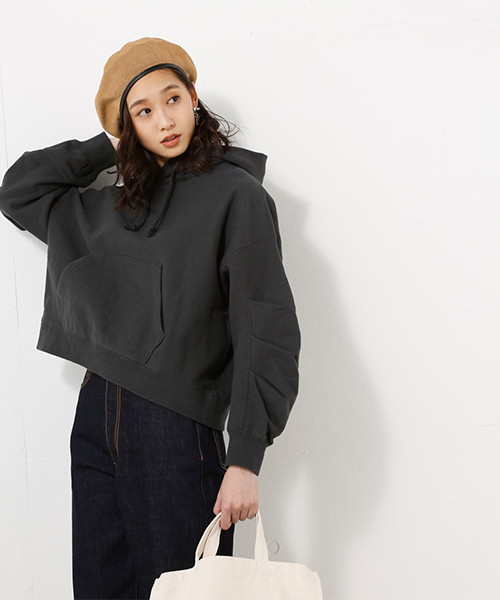 AZUL by moussy（アズールバイマウジー）の「袖ボリュームフーディPO（パーカー・レディース・トップグレー/ライトブラック/オフホワイト・FREE）」の4枚目の写真