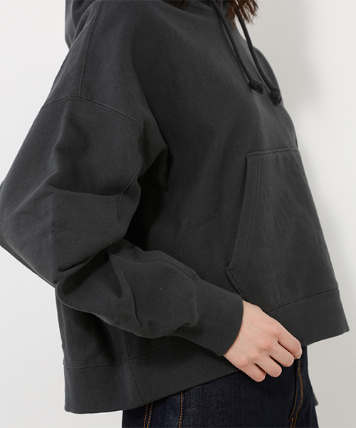 AZUL by moussy（アズールバイマウジー）の「袖ボリュームフーディPO（パーカー・レディース・トップグレー/ライトブラック/オフホワイト・FREE）」の22枚目の写真