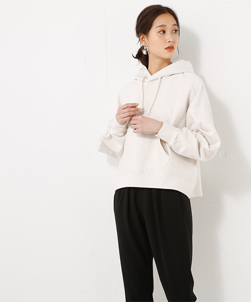 AZUL by moussy（アズールバイマウジー）の「袖ボリュームフーディPO（パーカー・レディース・トップグレー/ライトブラック/オフホワイト・FREE）」の5枚目の写真