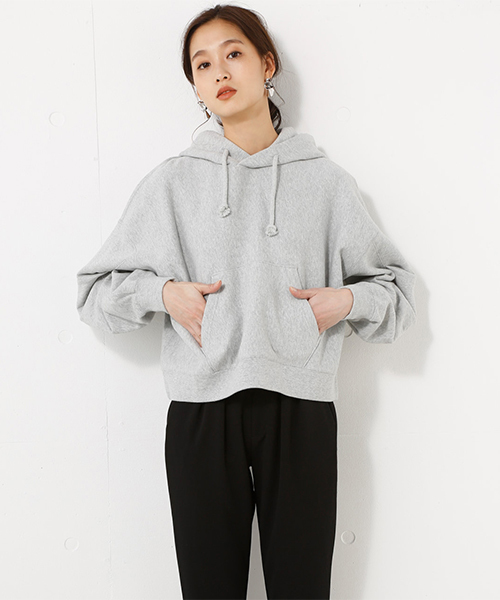 AZUL by moussy（アズールバイマウジー）の「袖ボリュームフーディPO（パーカー・レディース・トップグレー/ライトブラック/オフホワイト・FREE）」の6枚目の写真