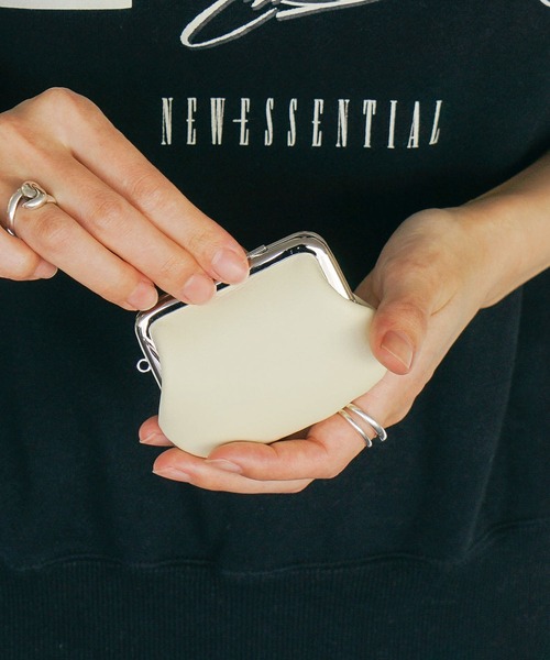 HIGHTIDE(ハイタイド)の「松野屋 牛革ミニがま口 レザー ミニ財布 コインケース 小銭入れ(コインケース・レディース・ブラック/レッド/アイボリー/ネイビー/イエロー/イエロー系その他/ネイビー系/ブラック系その他/ホワイト系その他/レッド系その他・FREE)」の17枚目の写真