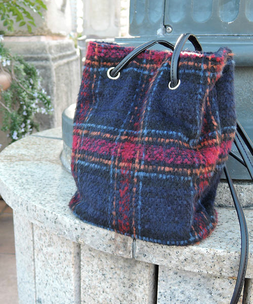 minia(ミニア)の「巾着ショルダーバッグ(ショルダーバッグ・レディース・ブラック/グリーン系その他/イエロー/レッド/レッド系その他/オレンジ系その他・FREE)」の5枚目の写真