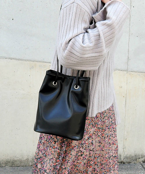 minia(ミニア)の「巾着ショルダーバッグ(ショルダーバッグ・レディース・ブラック/グリーン系その他/イエロー/レッド/レッド系その他/オレンジ系その他・FREE)」の3枚目の写真